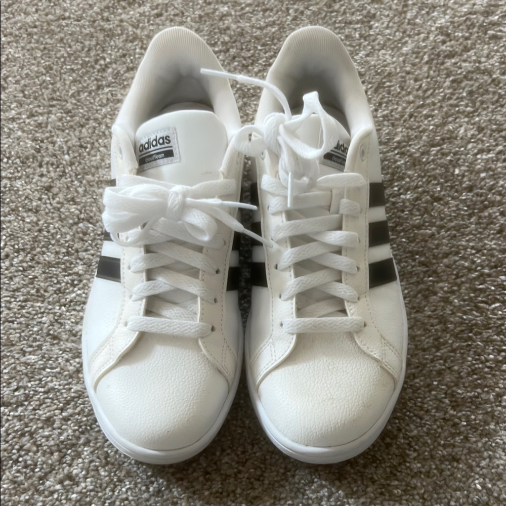 Adidas cloud foam Women's White Sneakers. Like new condition